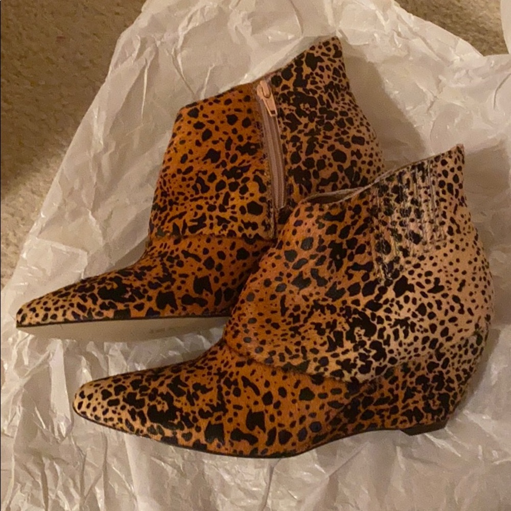 Matisse Nugent Sz 8.5 Leopard Calf Hair Ankle Boot